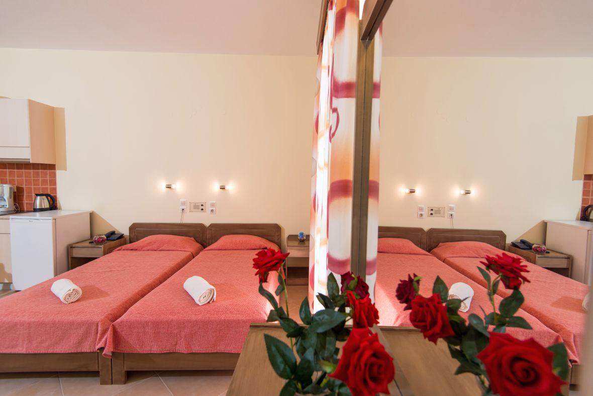 העיירה רתימנו Daisy Hotel Apartments מראה חיצוני תמונה