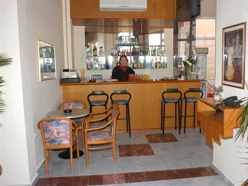 העיירה רתימנו Daisy Hotel Apartments מראה חיצוני תמונה